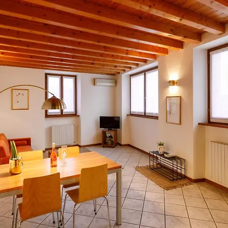 Apartment App. Chiaretto In Centre With P. Bardolino
